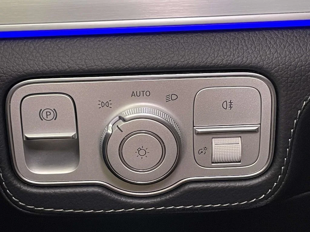 Used 2025 Black Mercedes-Benz GLS 580 image 33