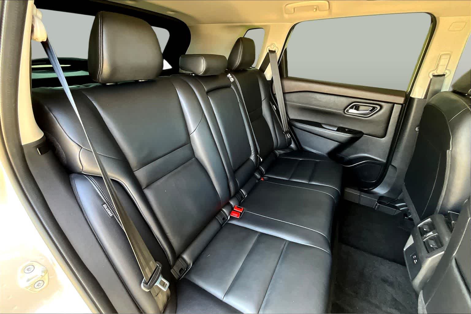 Used 2023 Champagne Silver Metallic Nissan SL image 19