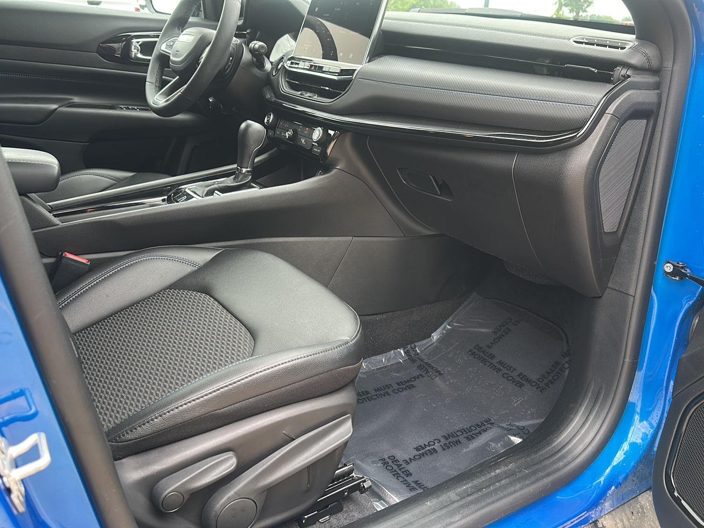 New 2026 Hydro Blue Pearl-Coat Exterior Paint Jeep Latitude Altitude image 29