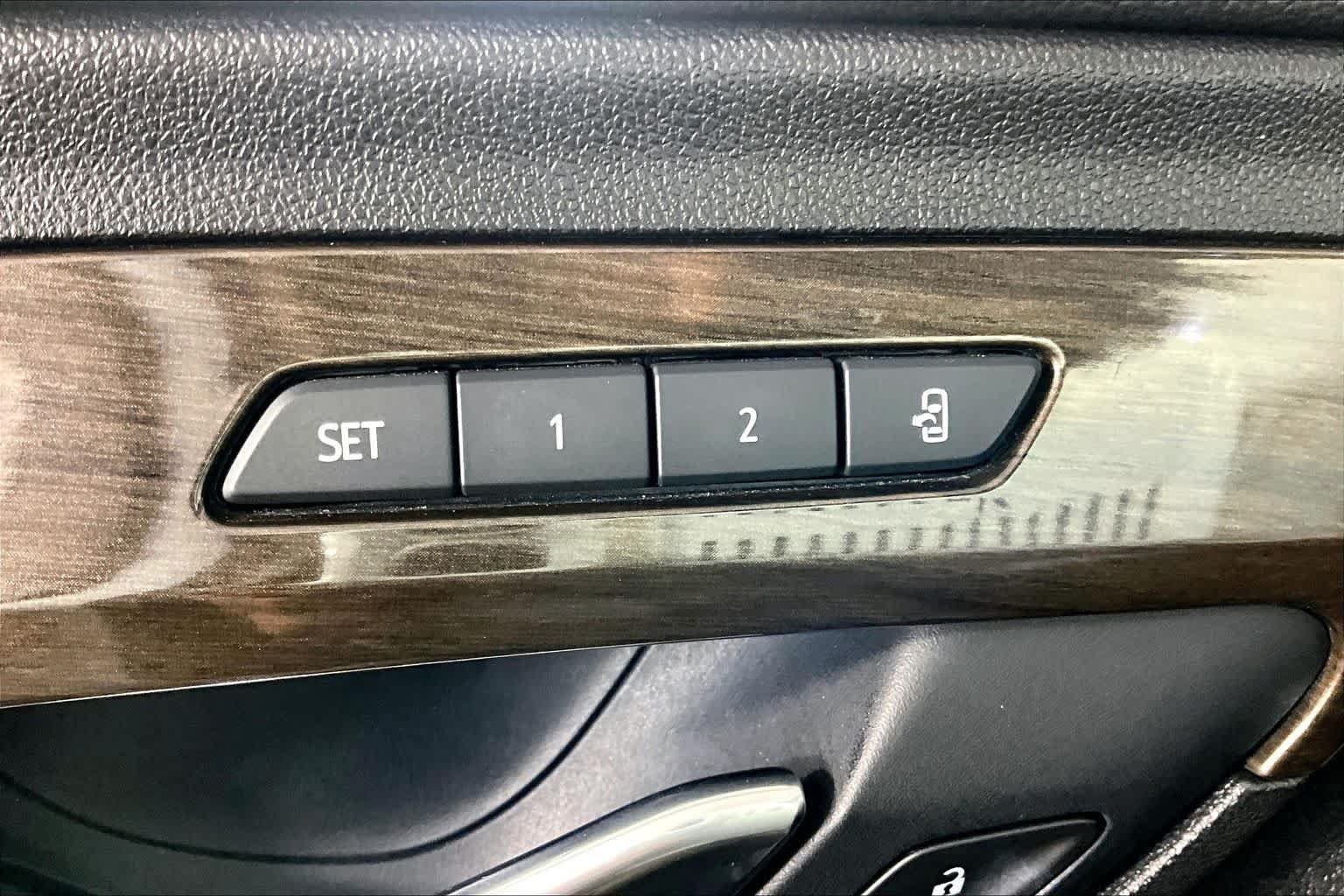 Used 2020 WHITE FROST TRICOAT GMC Denali image 33