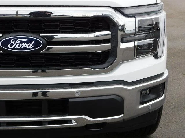 New 2026 Star White Metallic Tri-Coat Ford Lariat® image 57