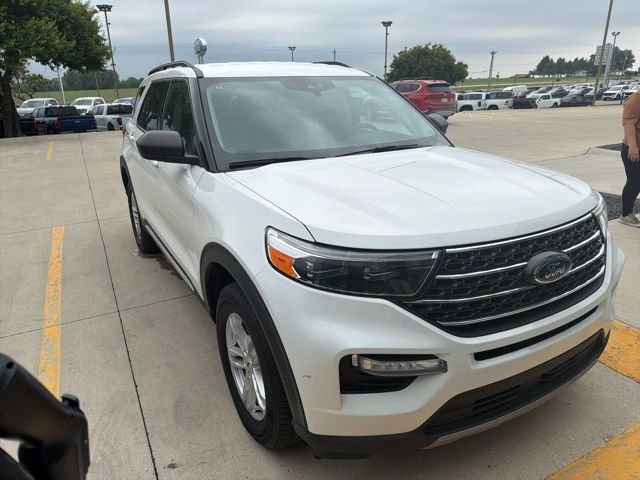 2023 Ford Explorer XLT 4WD's photo