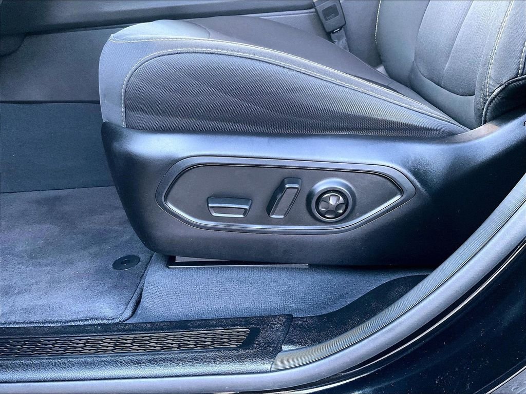 Used 2023 Black Jeep Laredo image 27