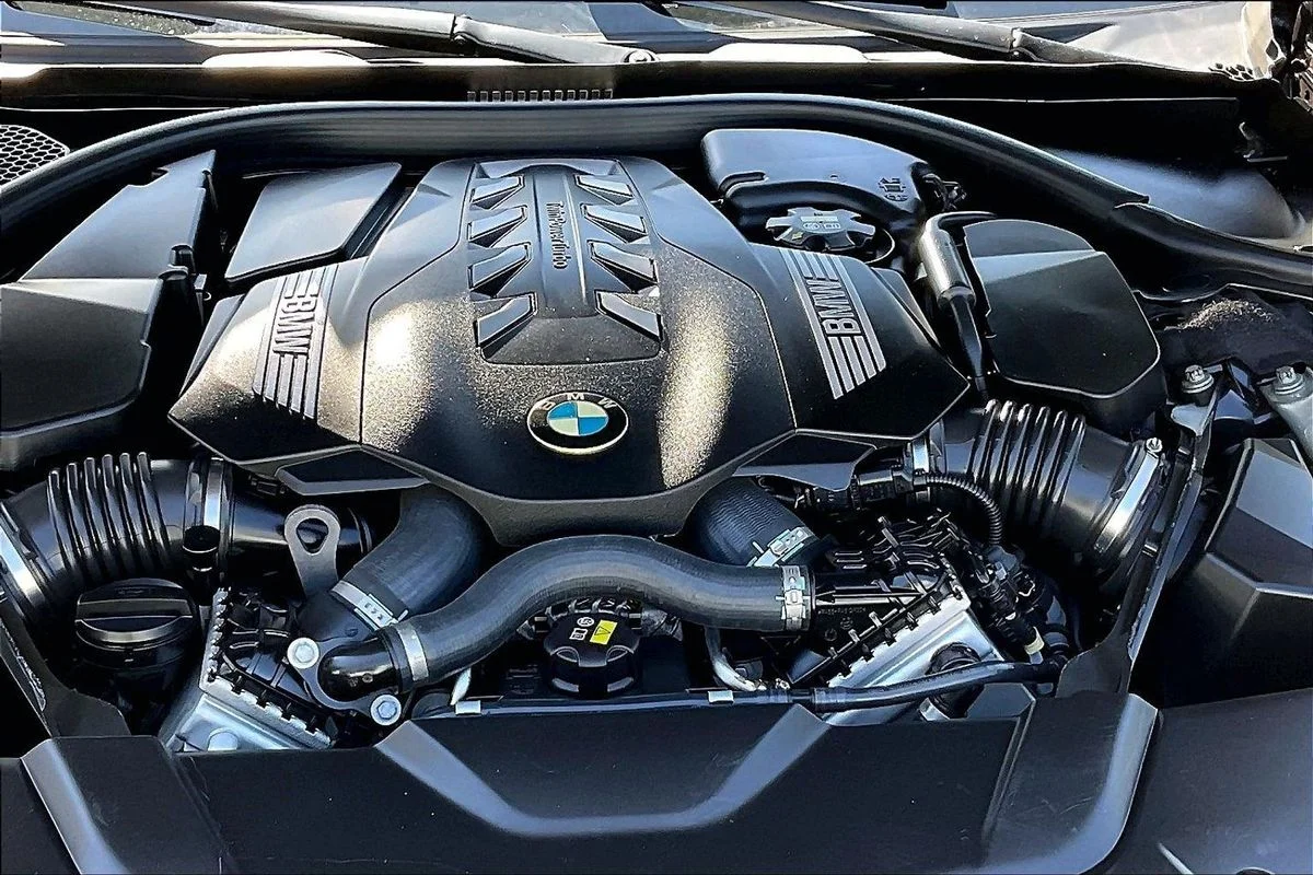 Used 2022  BMW i xDrive image 32