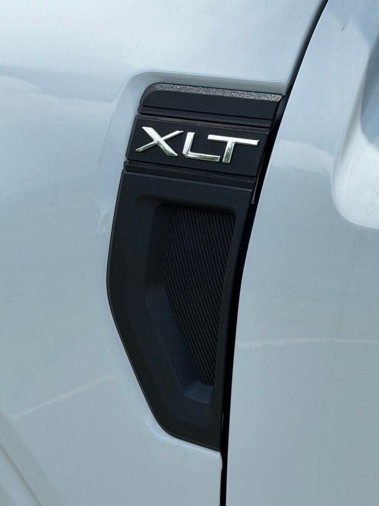 New 2026 Oxford White Ford XLT image 22