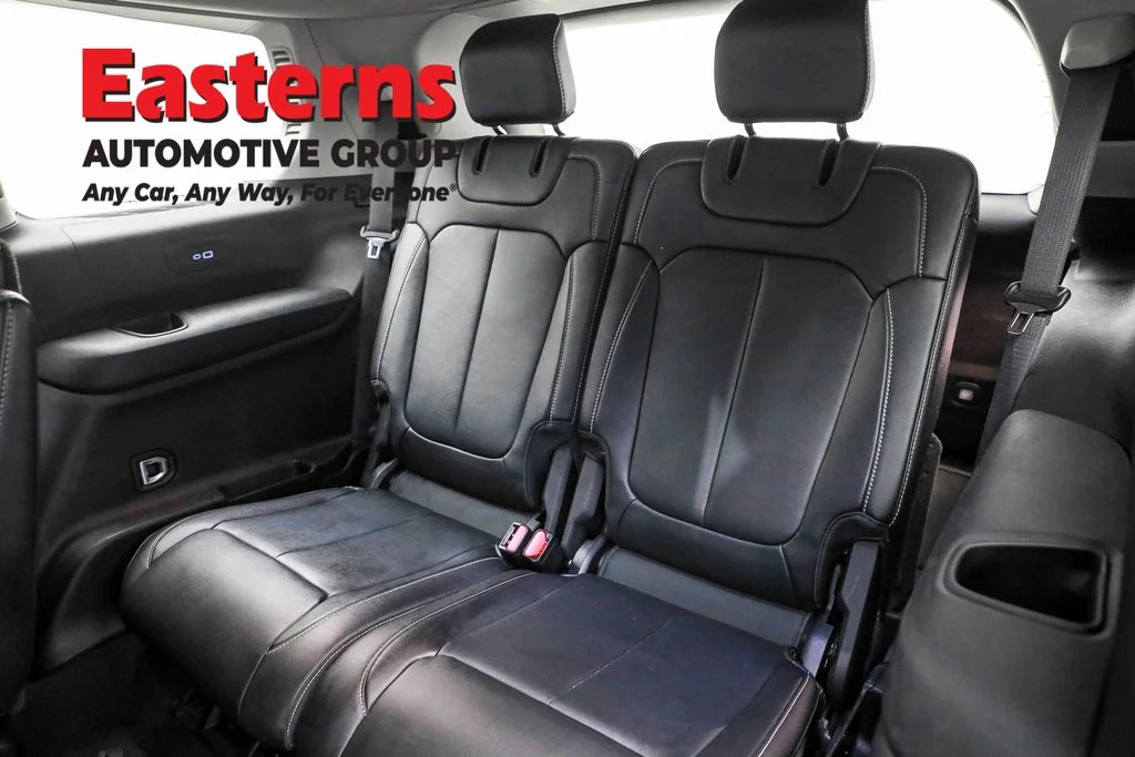 Used 2023 Silver Jeep Limited image 34