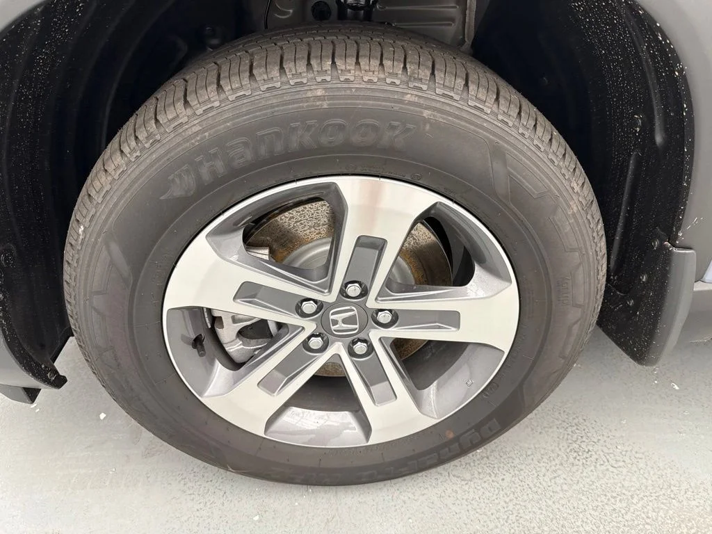 New 2026 Sonic Gray Pearl Honda EX-L image 4
