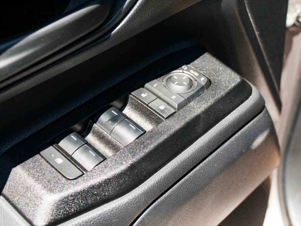 Used 2025  Toyota  image 9