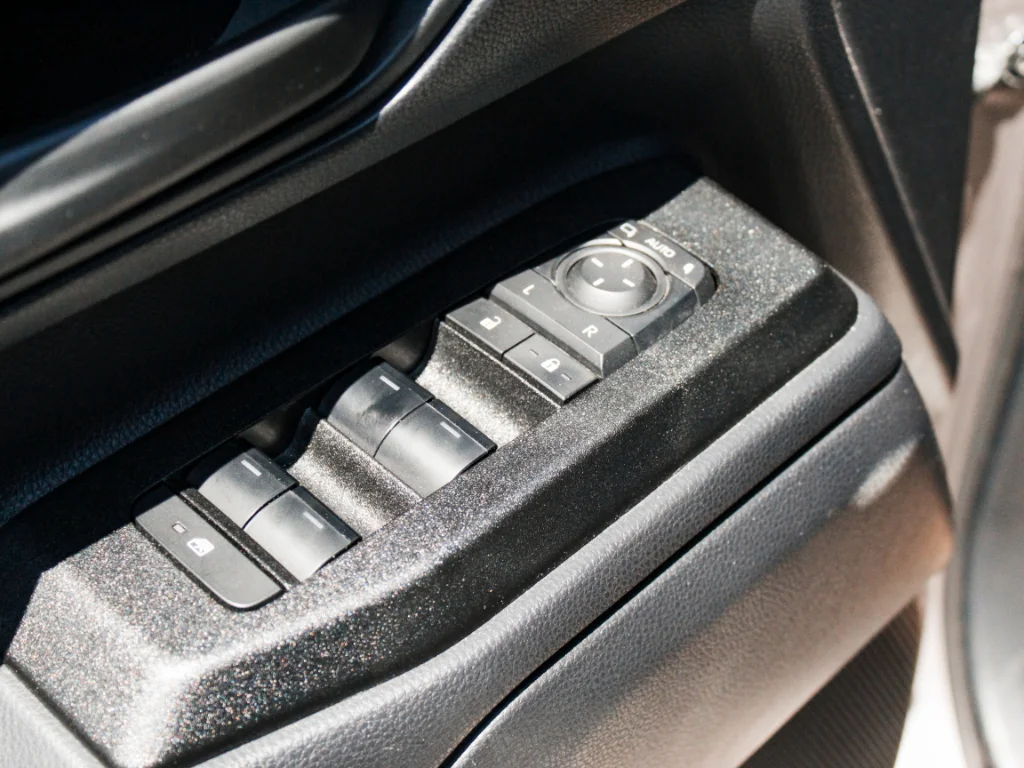 Used 2025  Toyota  image 9