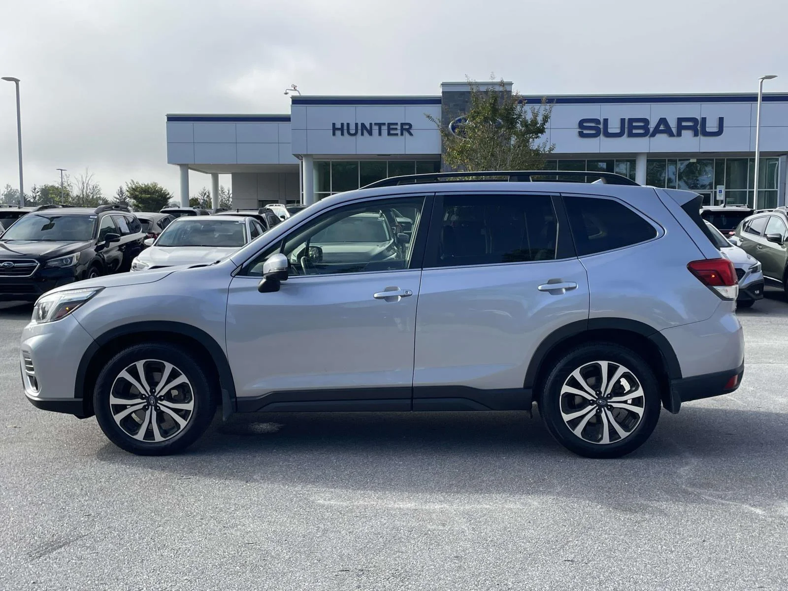 Used 2020 Ice Silver Metallic Subaru Limited image 27