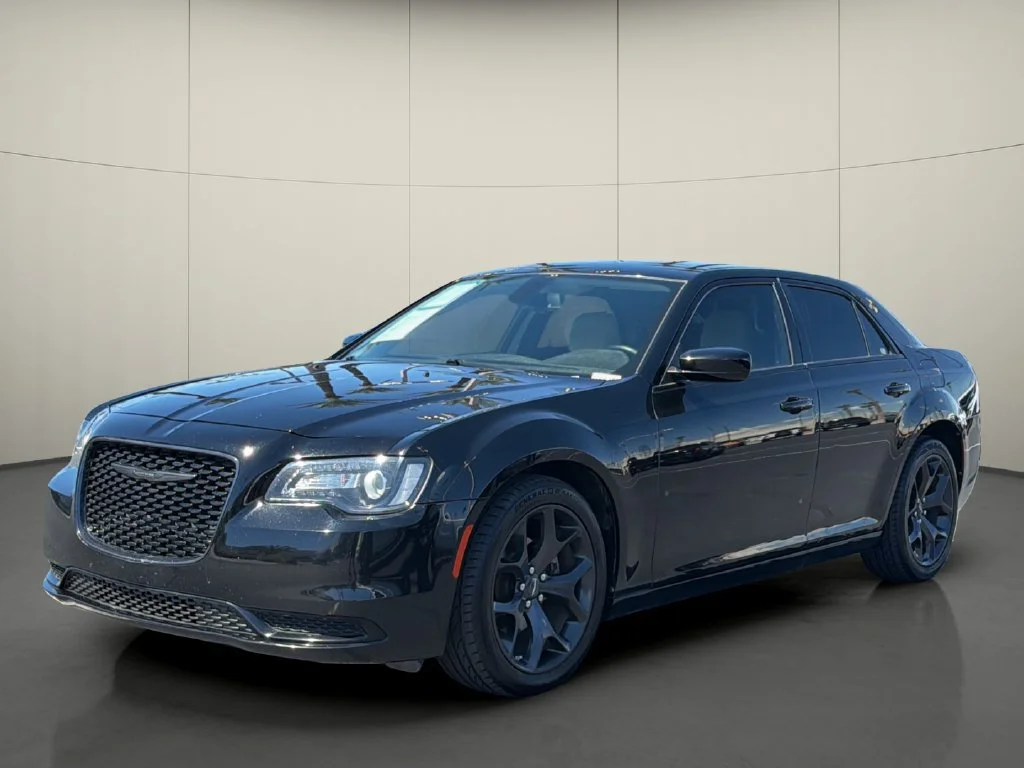 Used 2022 Black Chrysler Touring image 3