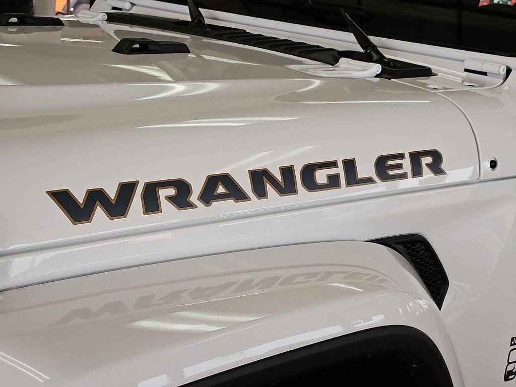 New 2026 Bright White Clear-Coat Exterior Paint Jeep 85th Anniversary Edition image 10