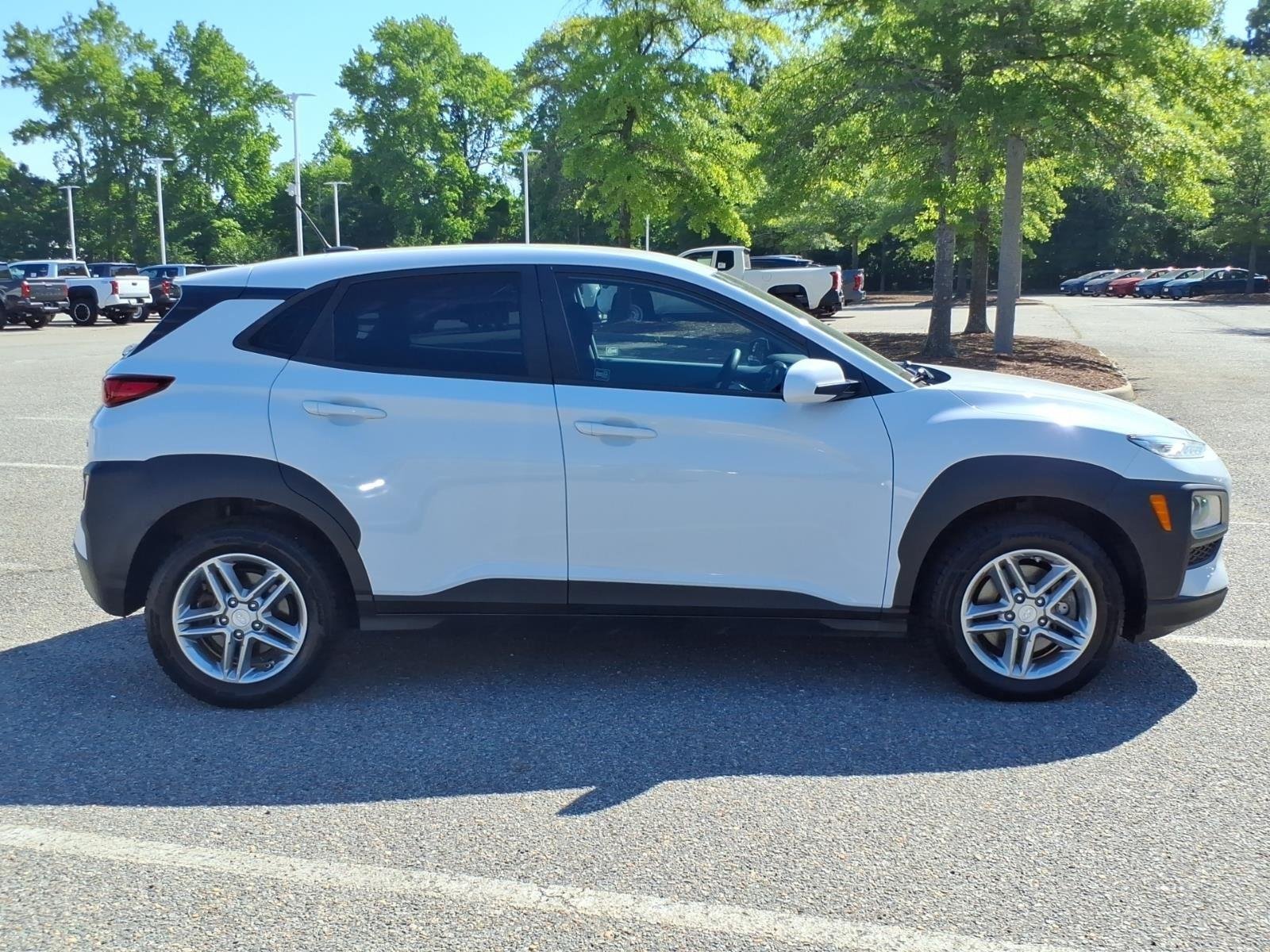 Used 2019 Chalk White Hyundai SE image 6