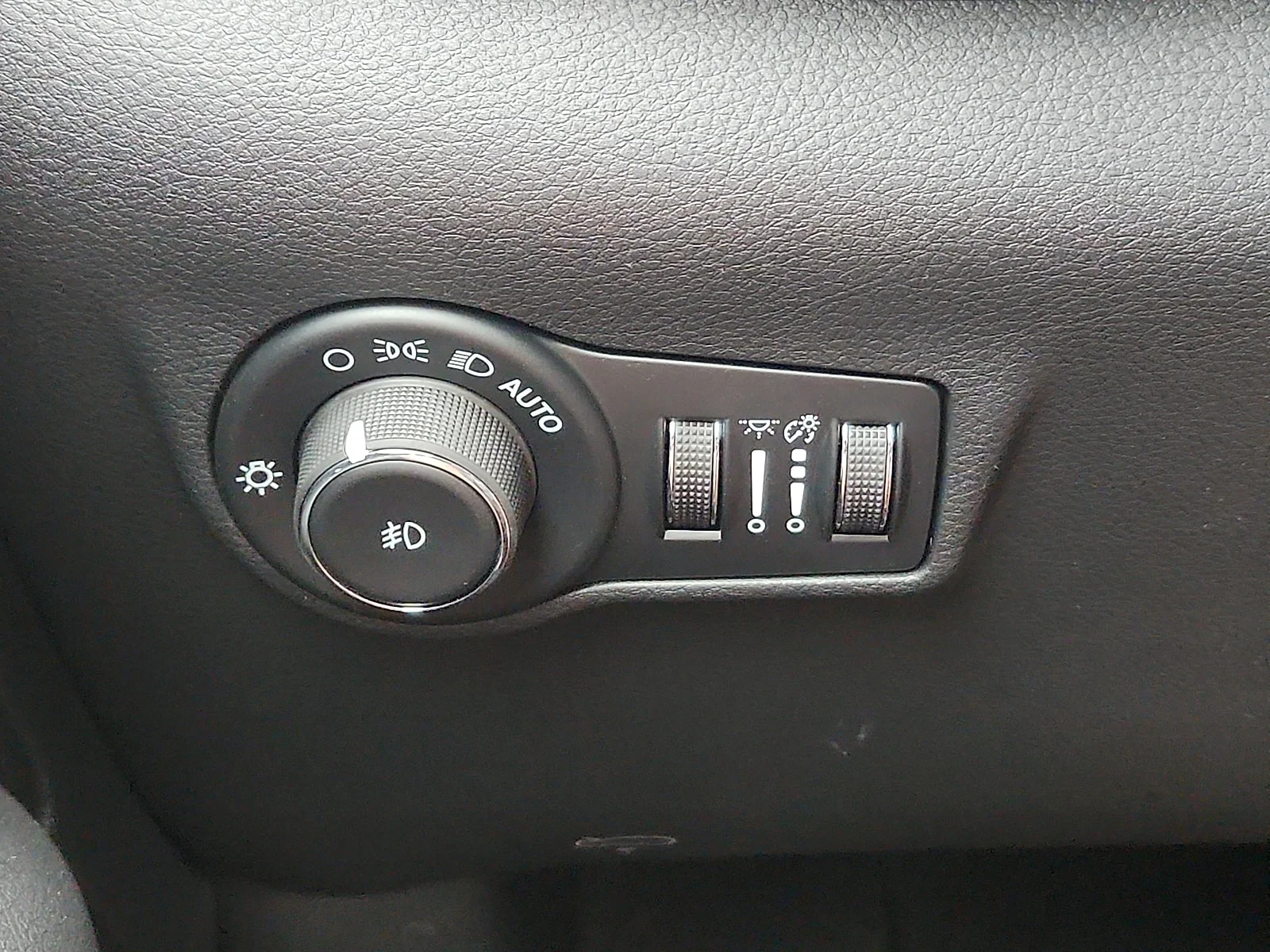 New 2026 PXJ Diamond Bla Jeep LATITUDE 4X4 image 17