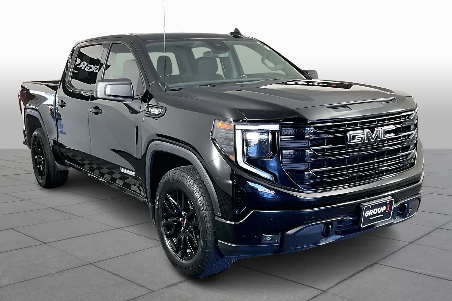 Used 2024 Onyx Black GMC Elevation image 3