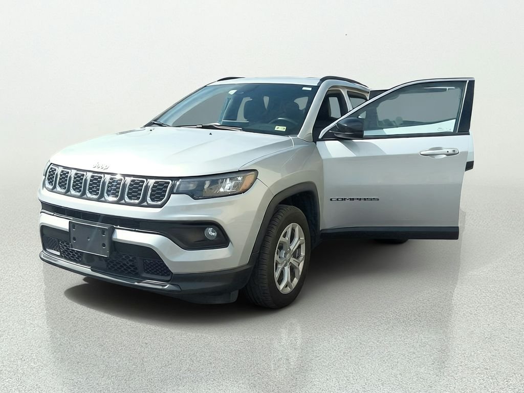 Used 2024 Silver Jeep Latitude image 10
