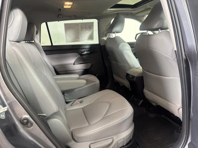 Used 2021 Gray Toyota XLE image 5