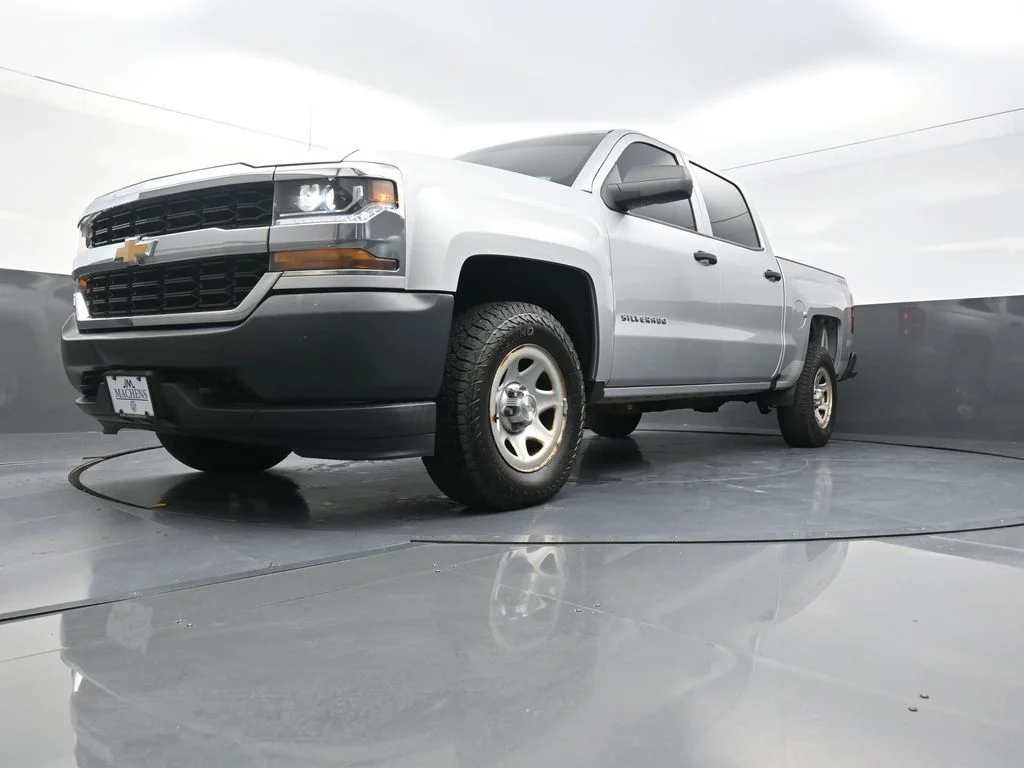 Used 2018 Silver Chevrolet WT image 23