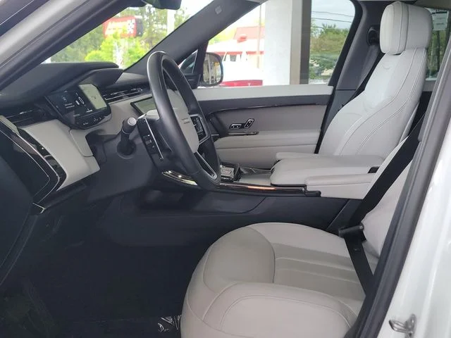 Used 2024  Land Rover SE image 8