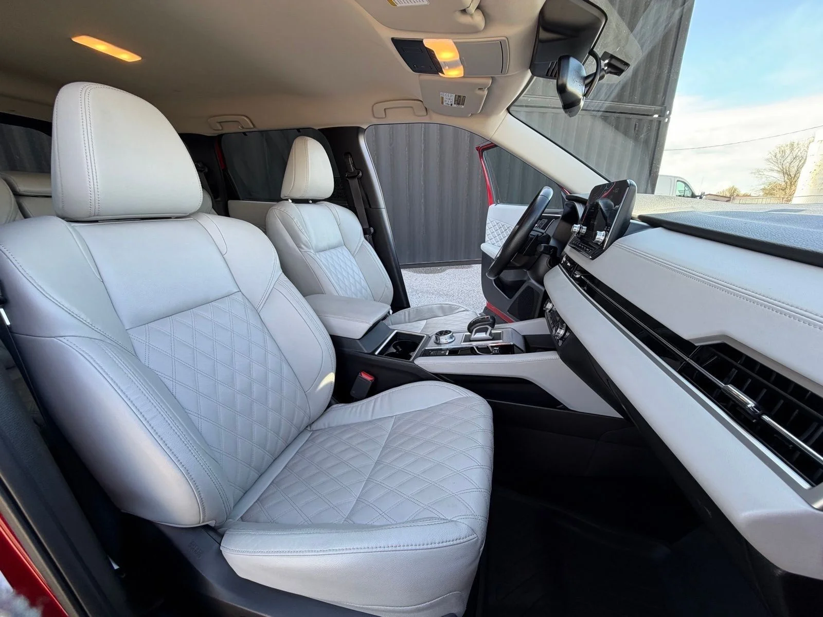 Used 2024 Silver Mitsubishi SEL image 32