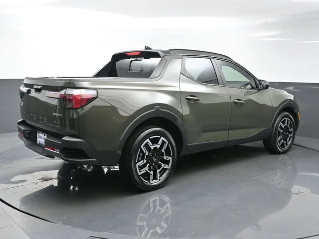 Used 2025 Green Hyundai Limited image 7