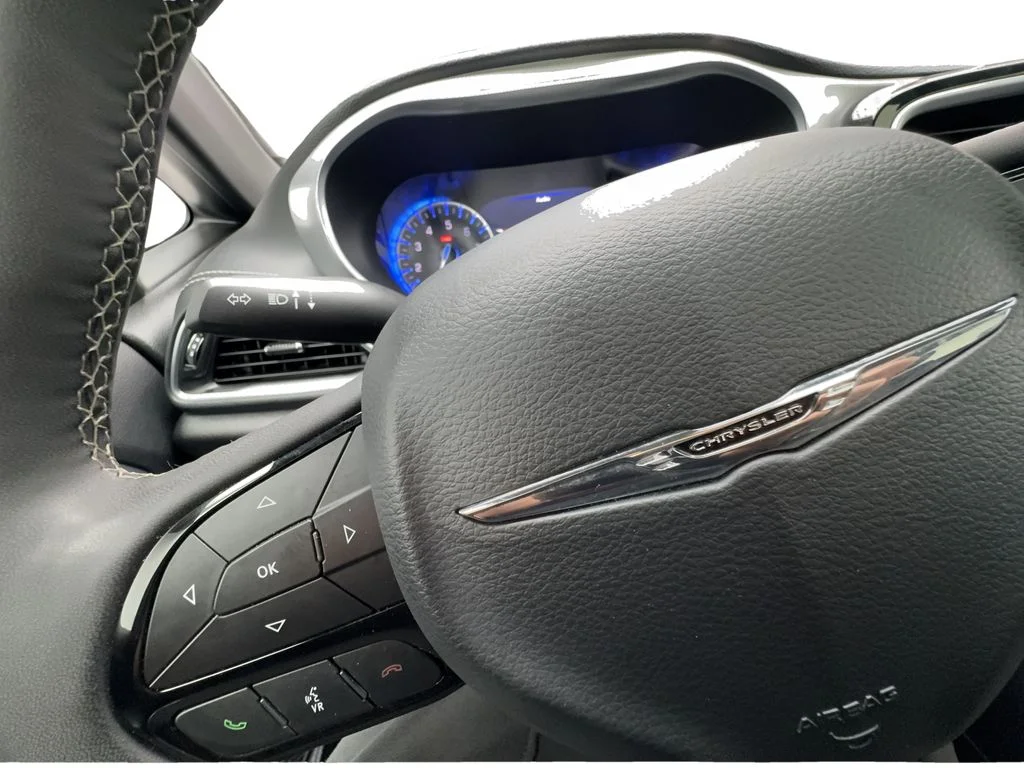 Used 2025 Black Chrysler Limited image 40