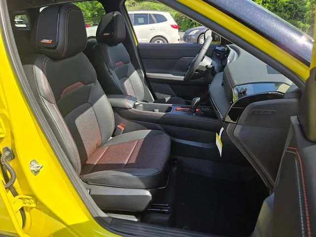 New 2026 Yuzu Yellow Metallic / Super Black Two-tone Nissan SR image 10
