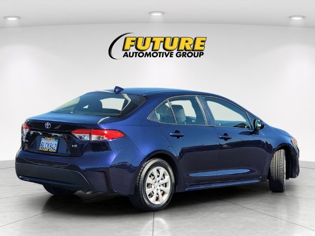 Used 2020  Toyota LE image 4