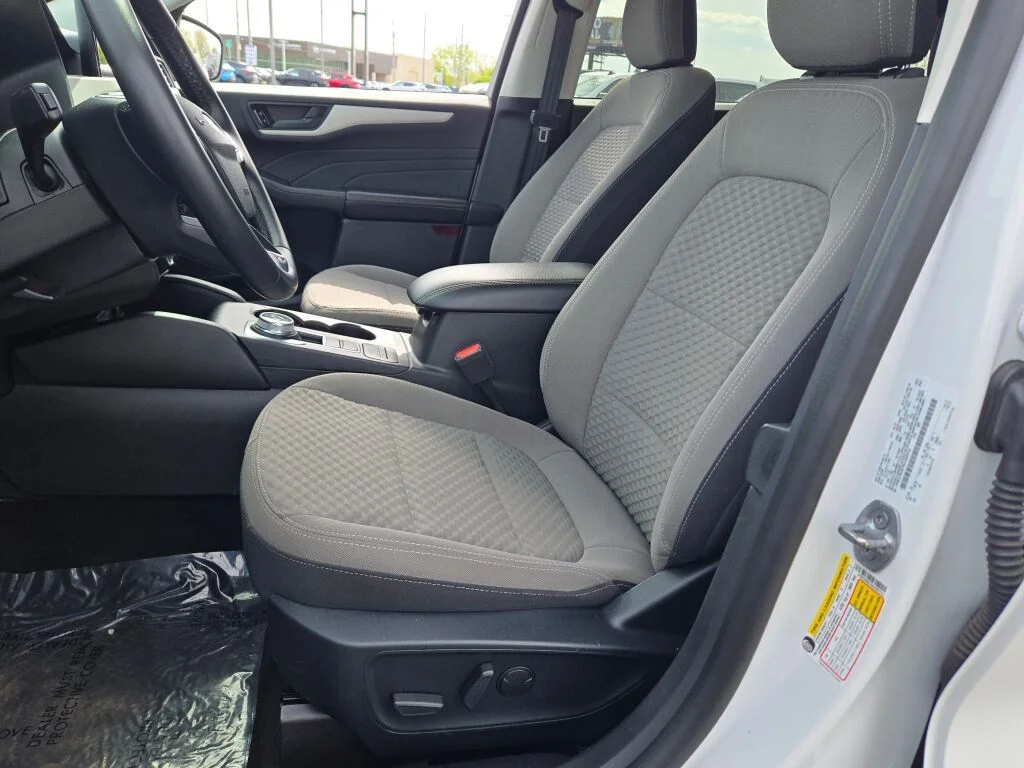 Used 2022 White Ford SE image 22