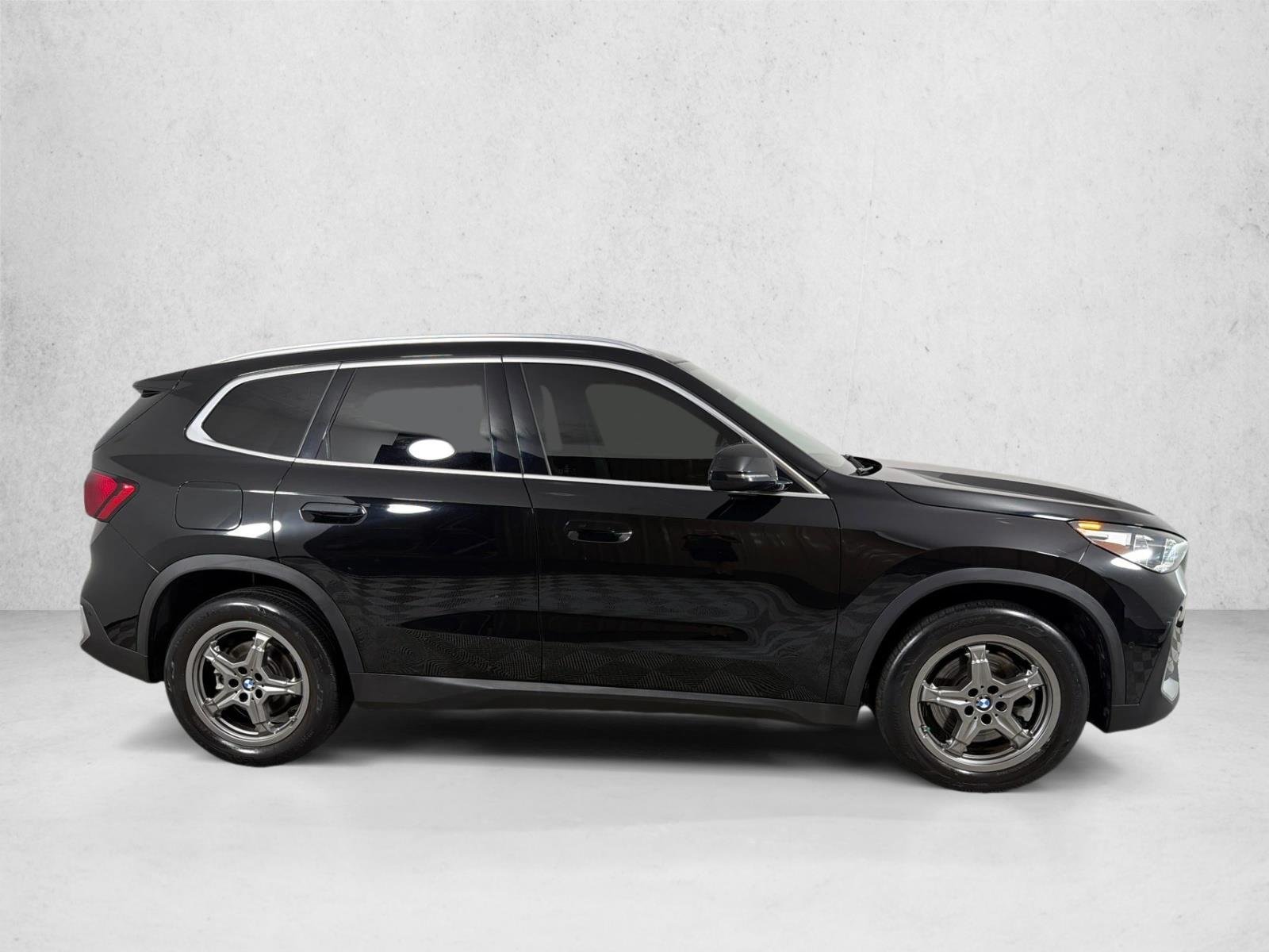 Used 2023 Black BMW xDrive28i image 4