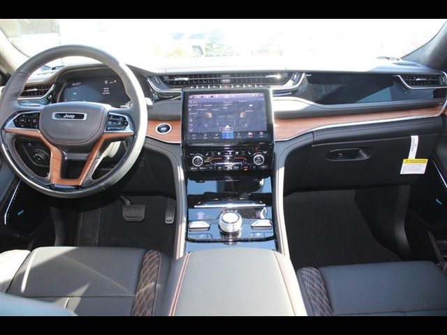 Used 2022 Diamond Black C Jeep Summit Reserve 4xe image 13