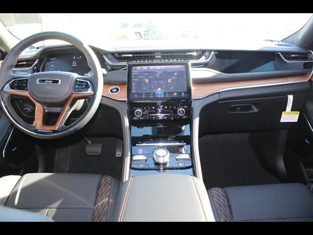 Used 2022 Diamond Black C Jeep Summit Reserve 4xe image 13