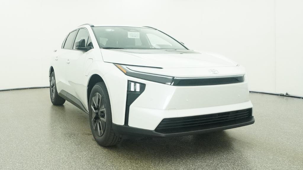 New 2026 Wind Chill Pearl Toyota XLE image 13