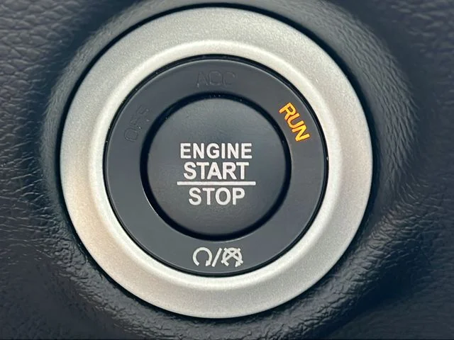 Used 2025 White Chrysler Select image 23
