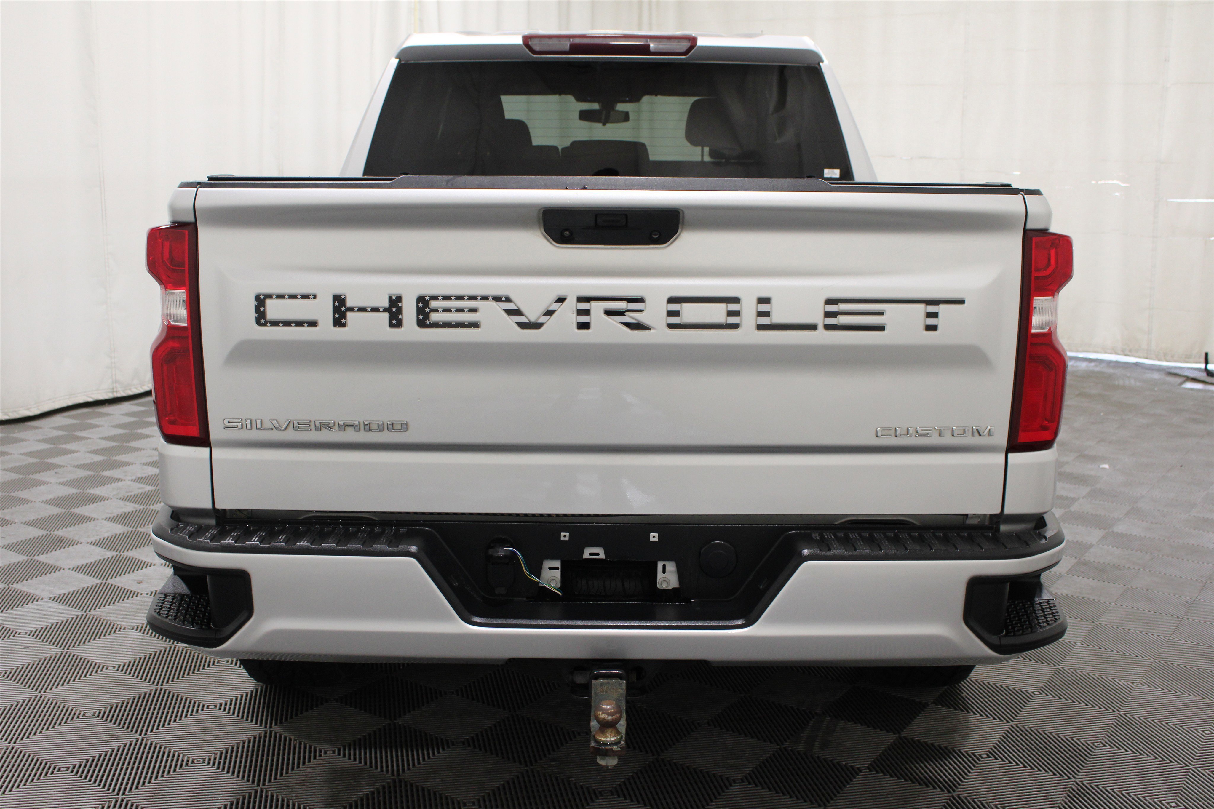 Used 2021 Silver Ice Metallic Chevrolet Custom image 28
