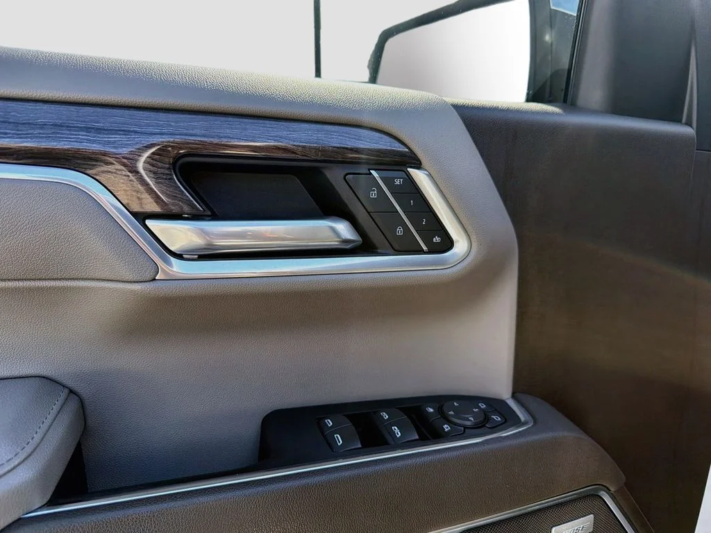 Used 2025 White Chevrolet LTZ image 18