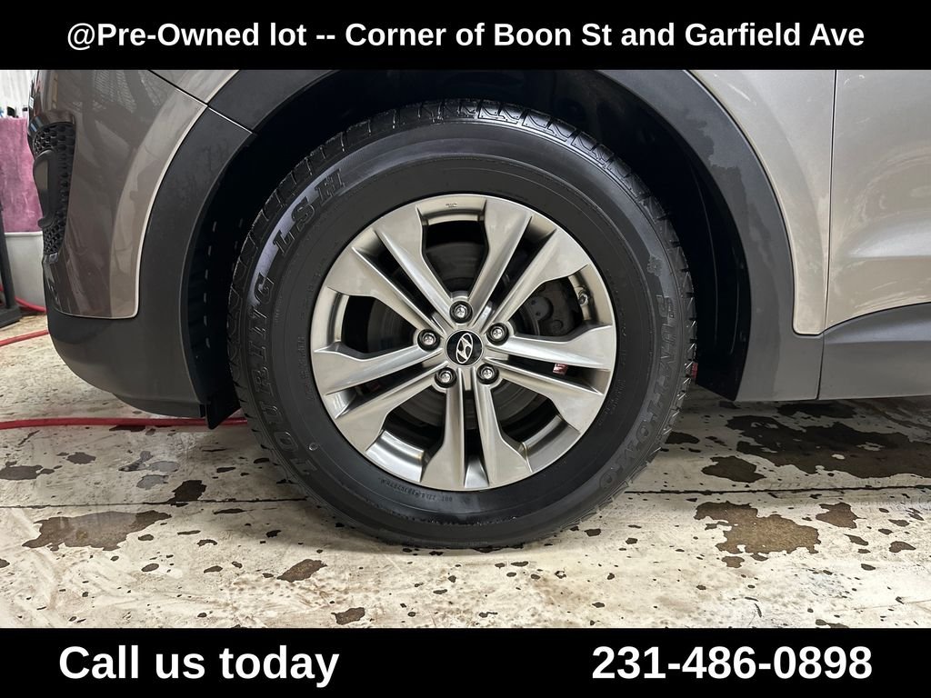 Used 2014 Gray Hyundai Base image 11