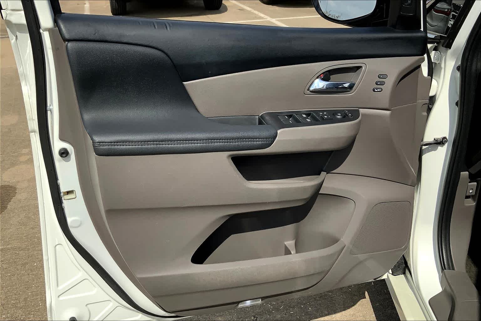 Used 2014 White Diamond Pearl Honda Touring image 22