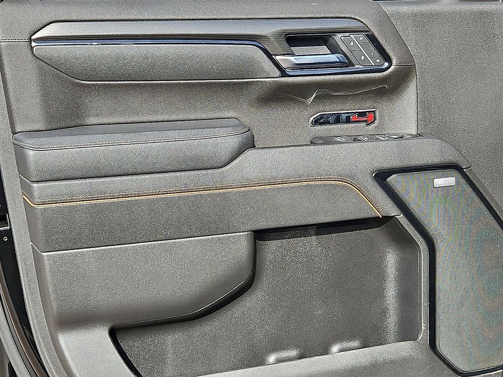 Used 2025 Onyx Black GMC AT4 image 18