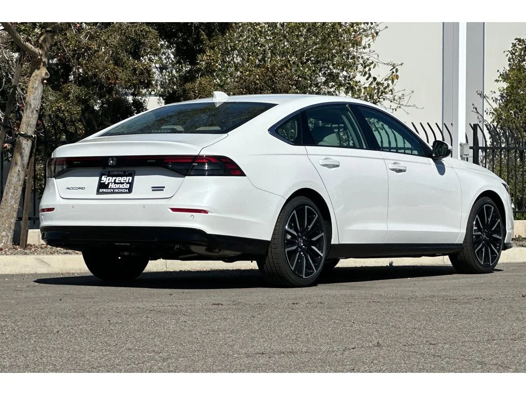 New 2026 Platinum White Pearl Honda Touring image 4