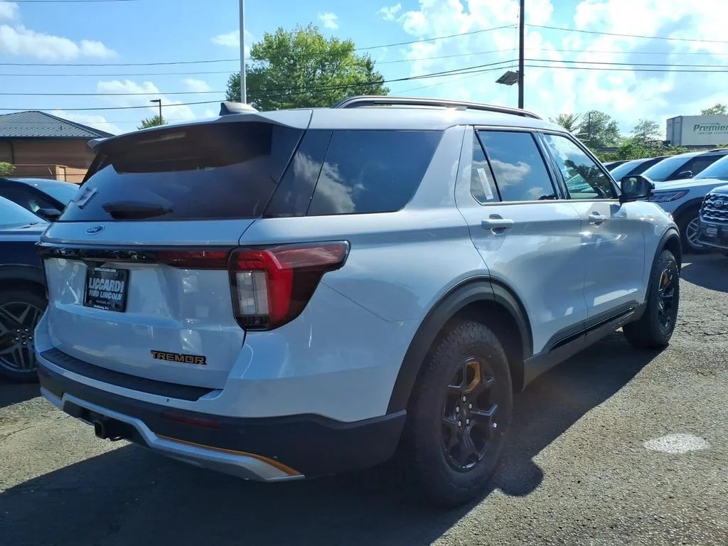 New 2026 Space White Metallic Ford Tremor® image 5