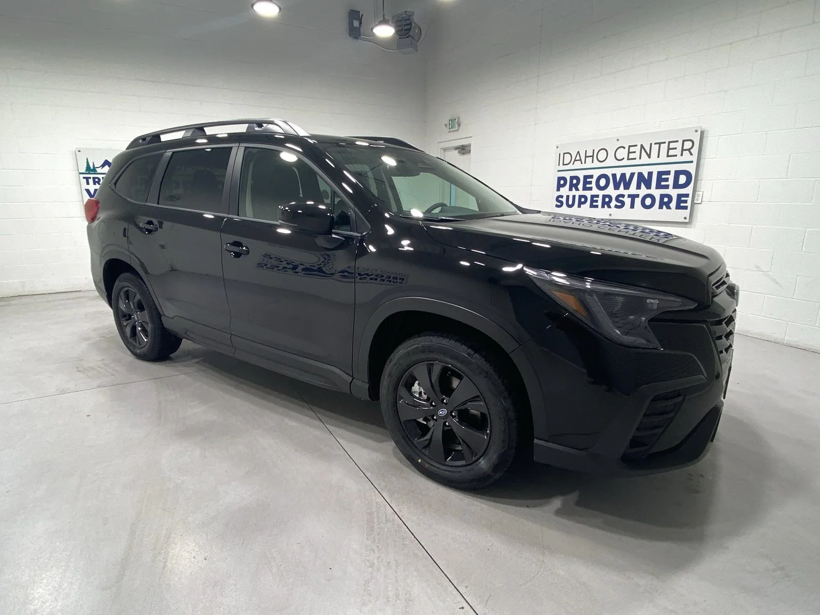 New 2027 CRYSTAL BLACK SILICA Subaru Premium 7-Passenger image 2