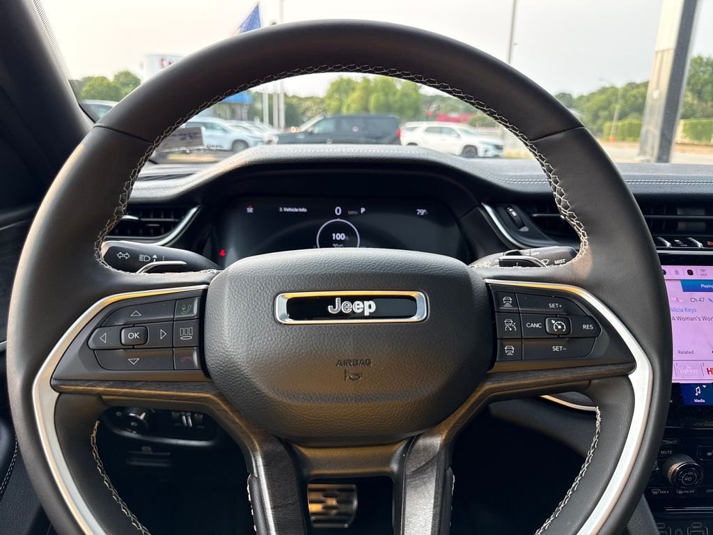 Used 2025 Gray Jeep Limited image 15