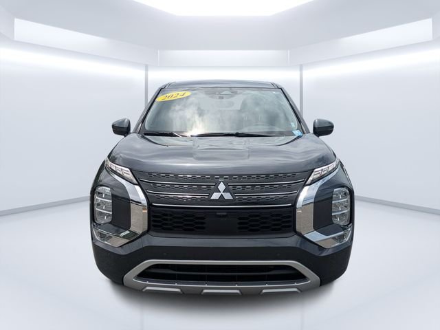 Used 2024 Gray Mitsubishi SE image 8