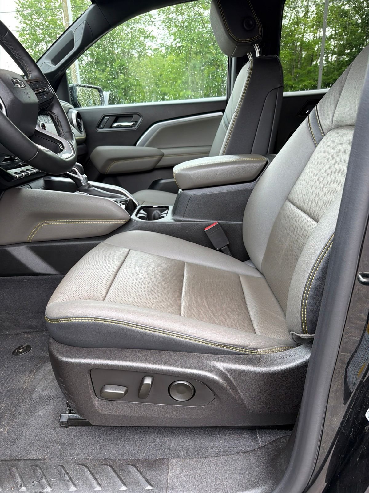 Used 2024 Black Chevrolet ZR2 image 17