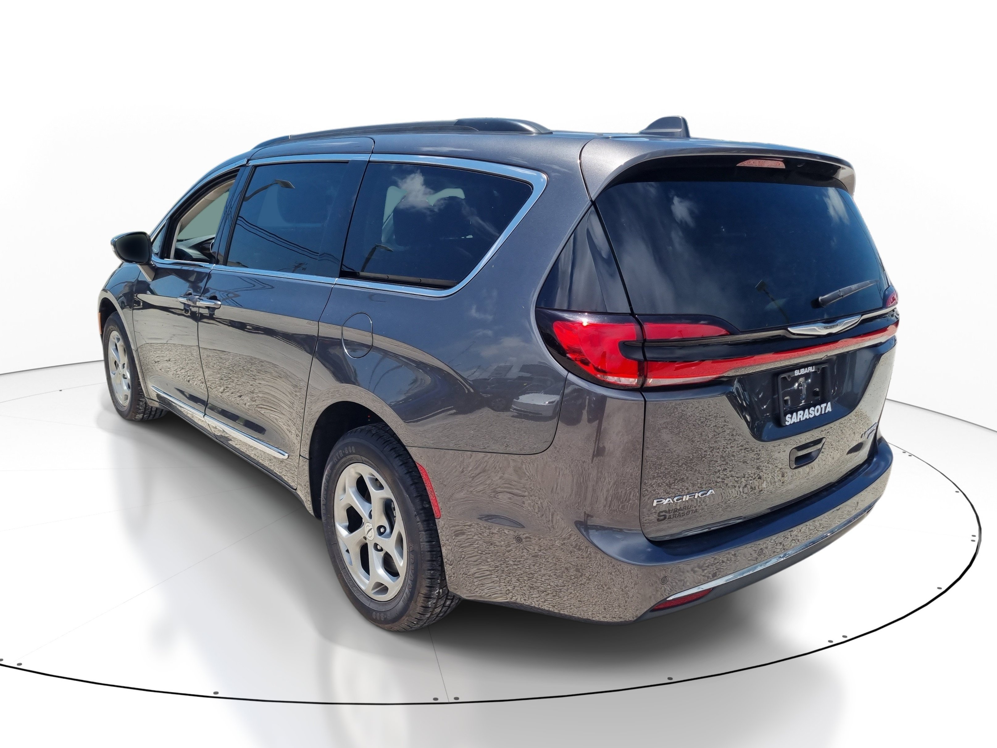 Used 2022 Granite Crystal Metallic Clearcoat Chrysler Limited image 4