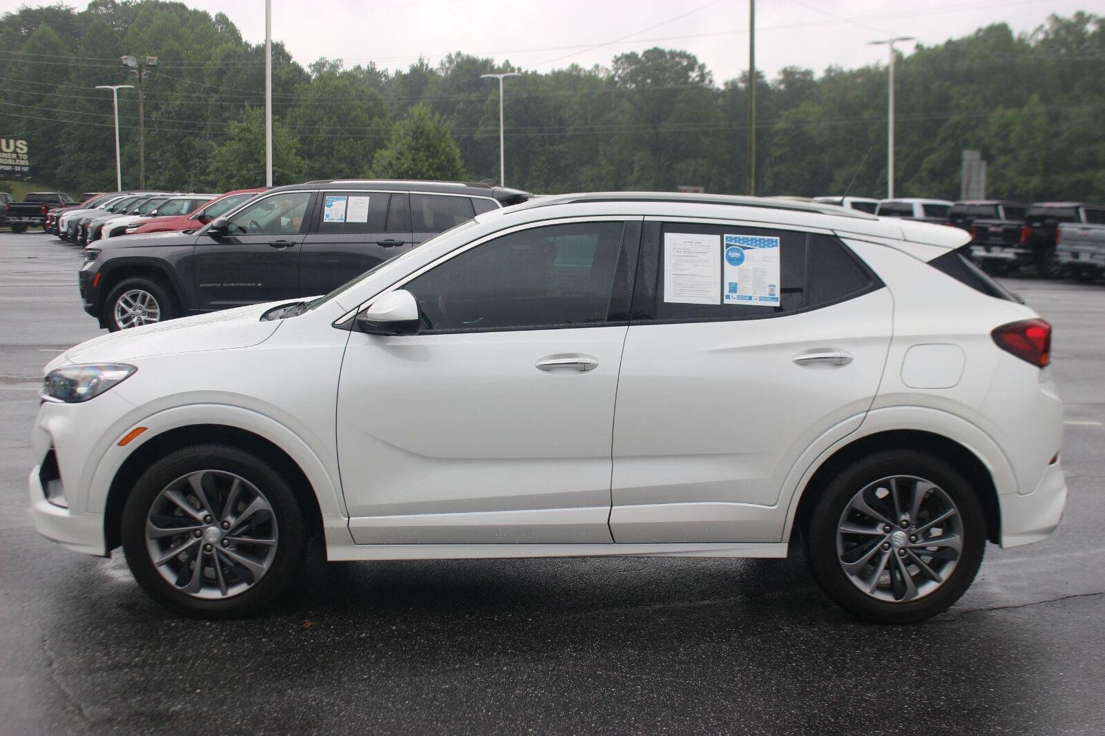 Used 2022 White Frost Tricoat Buick Essence image 4