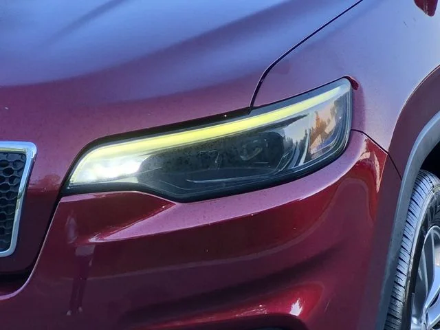 Used 2019 Red Jeep Latitude Plus image 17