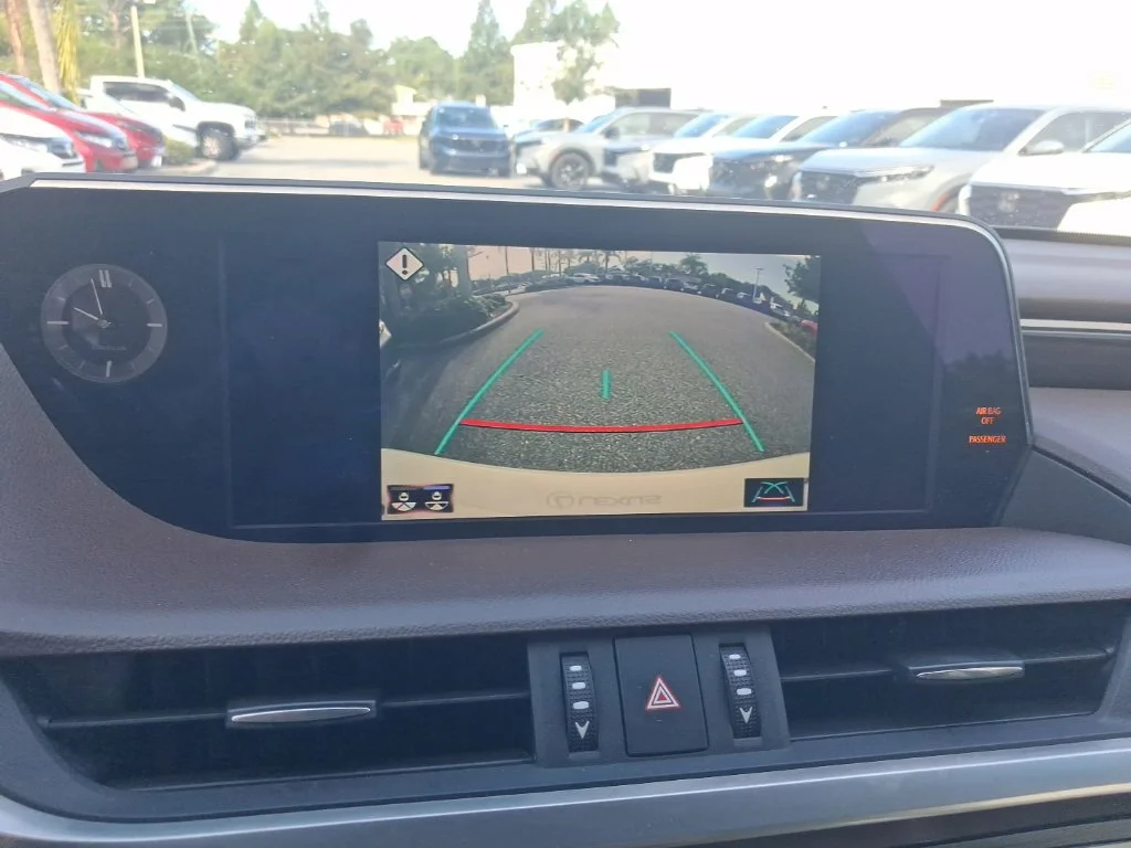 Used 2021 White Lexus 350 image 28