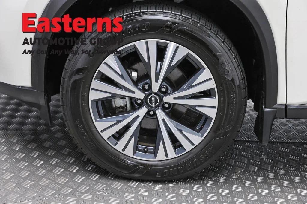 Used 2023 White Nissan SV image 33
